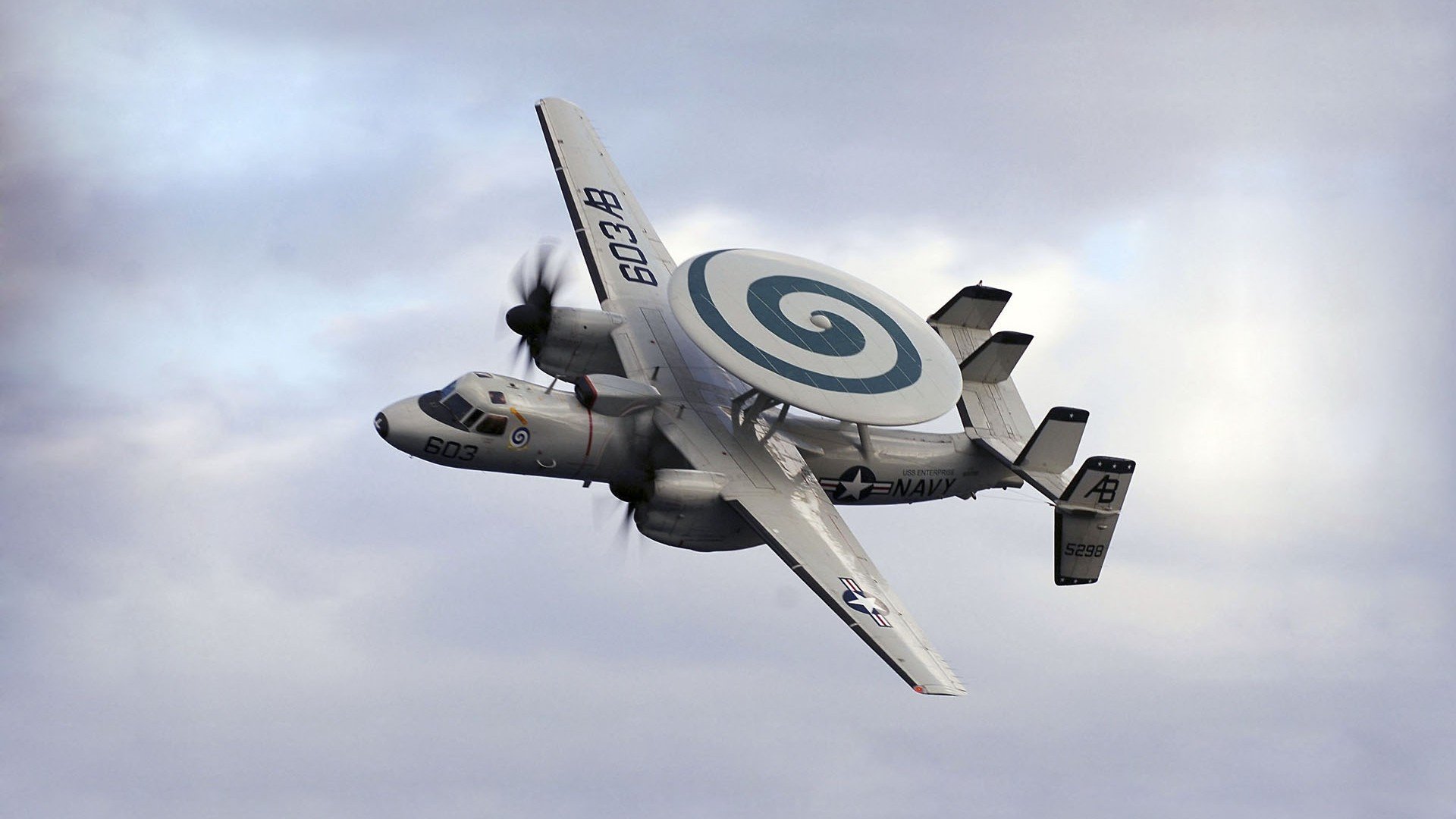 五大联赛是否推进反向控球思维重塑中场结构,反向投球