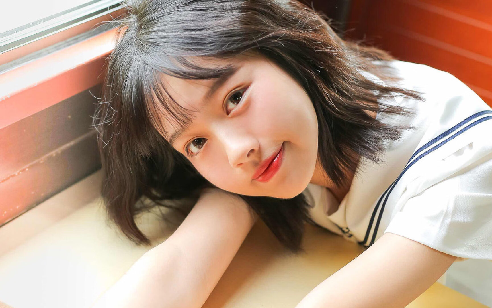 AYX官网-萨默·麦金托什蝶泳实力引领赛场，麦金托什游泳